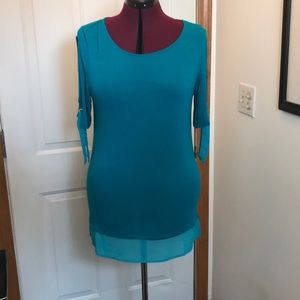 Short sleeve shirt with sheer hem